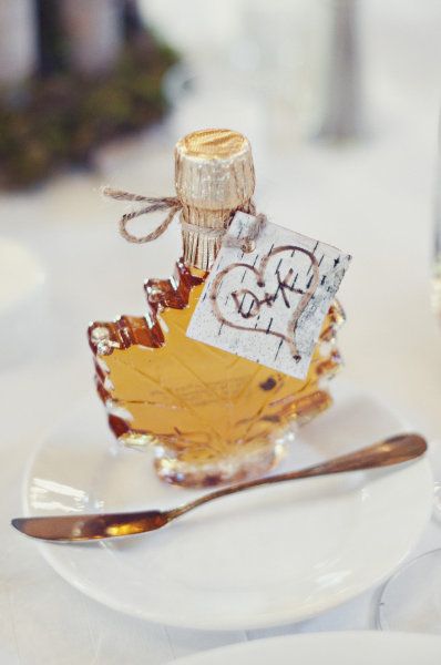 Homemade maple syrup can make the perfect favor for your fall wedding.