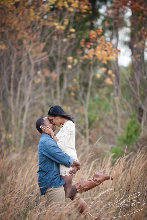 10 Fall Engagement Photos that will Inspire You