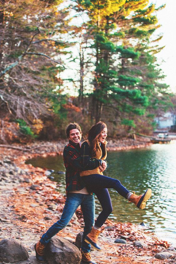 10 Fall Engagement Photos that will Inspire You