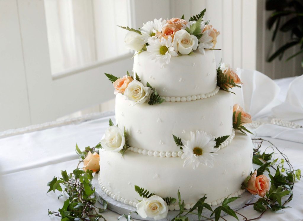 Real Flowers for Your Wedding Cake