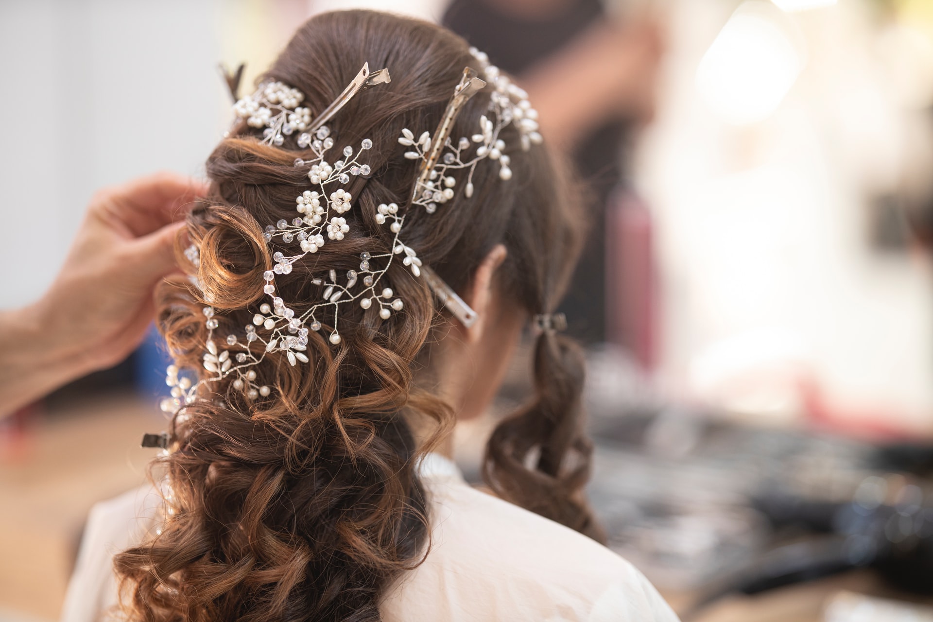 Choosing the Right Bridal Hair Accessories - Cheers and Confetti Blog by  Eventective