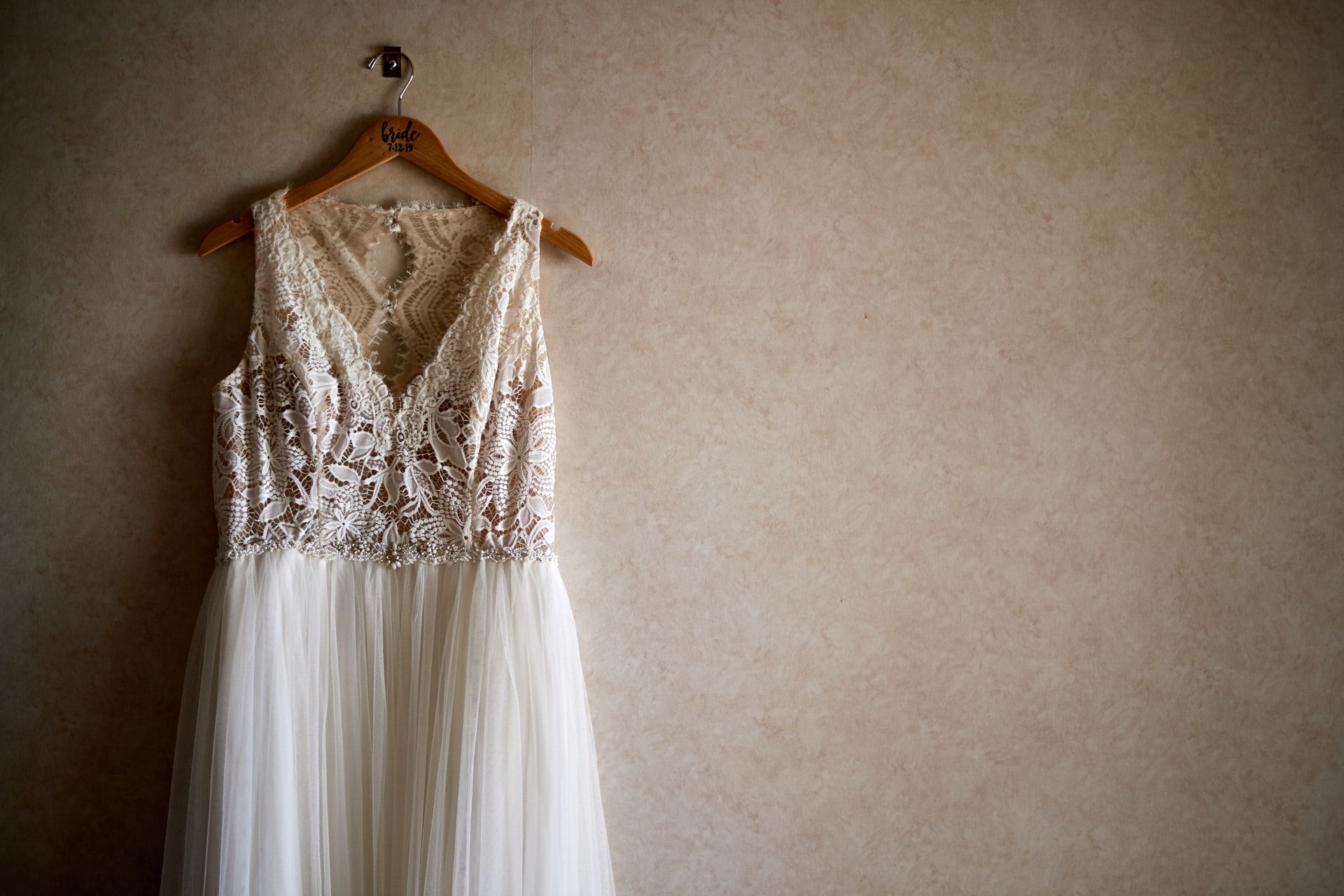 Pros and Cons of Buying a Secondhand Wedding Dress - Cheers and Confetti  Blog by Eventective