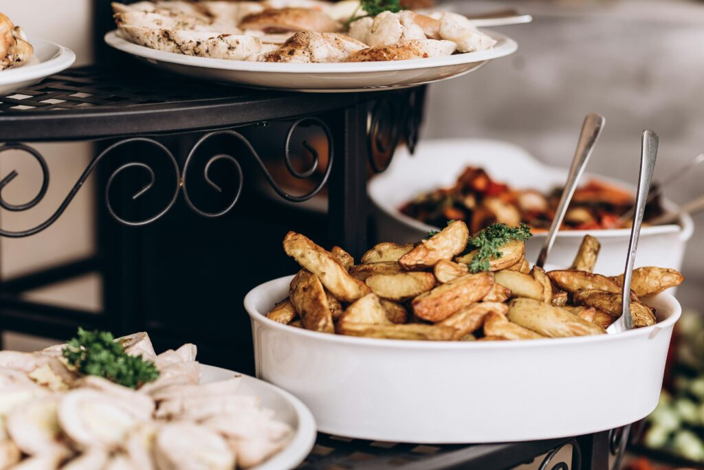 Food waste at your wedding: buffet vs. plated dinner
